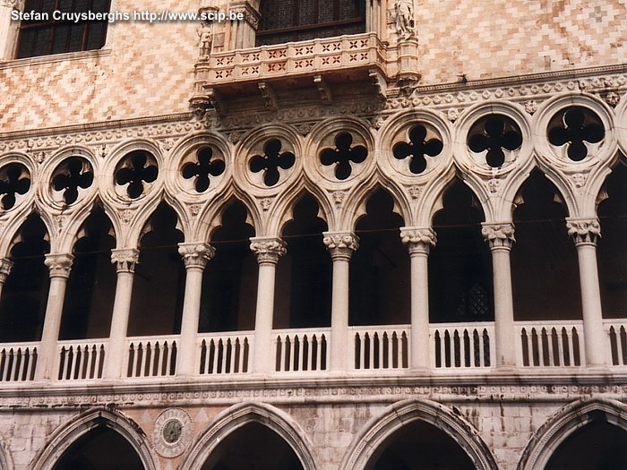 Venetië - Dogenpaleis Palazzo Ducale is de oude residentie van de dogen. Het gebouw is herbouwd in de 14e eeuw na een brand. Stefan Cruysberghs
